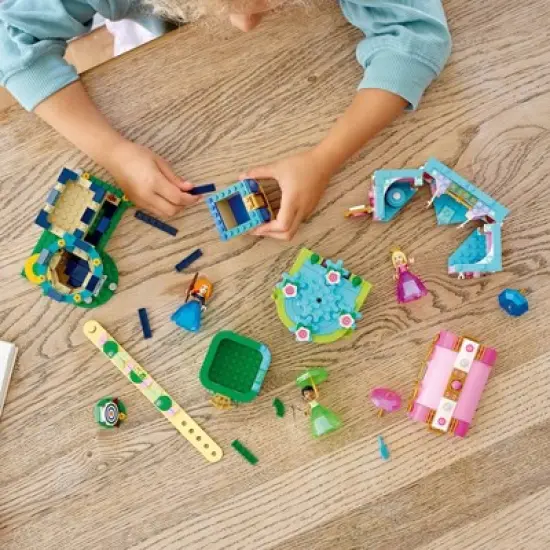 LEGO Disney Aurora, Merida & Tiana Enchanted Set 43203 image {4}