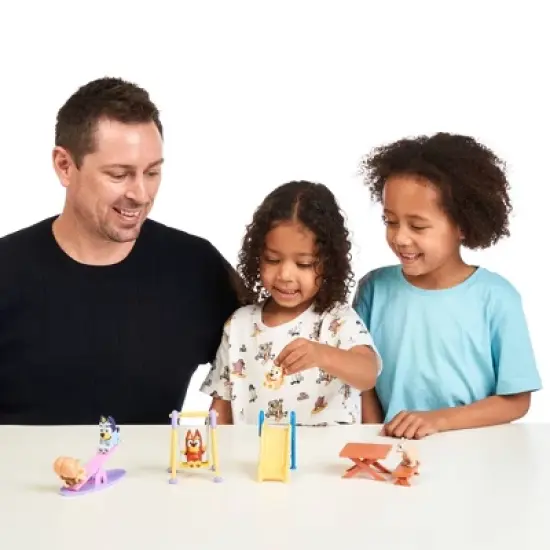 Bluey Deluxe Park Themed Playset image {5}