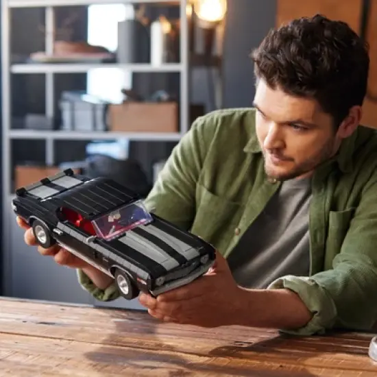 LEGO Icons Chevrolet Camaro Z28 Model Car Set 10304 image {2}