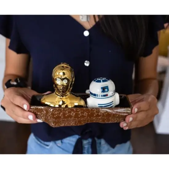 Seven20 Star Wars C-3PO and R2-D2 Ceramic Shaker Set with Sandcrawler Display Tray image {2}