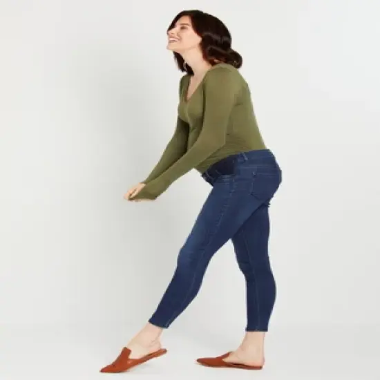 Longsleeve Side Ruched Maternity T Shirt | Motherhood Maternity image {3}