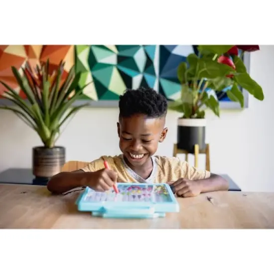 Chuckle & Roar Magnetic Dot Art Designer Travel Art Kit image {4}