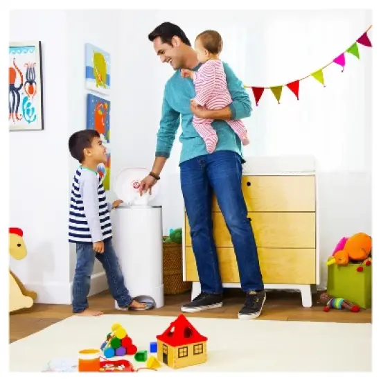 Munchkin STEP Diaper Pail, Powered by Arm & Hammer image {1}