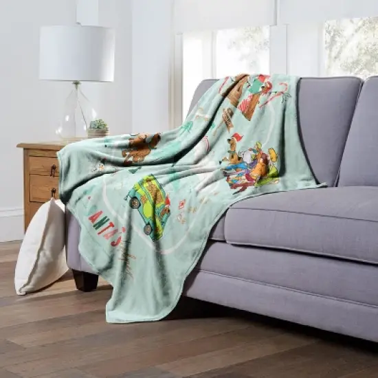 Warner Bros. Scooby-Doo Santas Helpers Silk Touch Throw Blanket 50x60 Inches image {3}