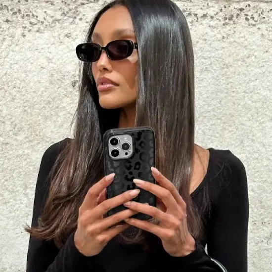 VELVET CAVIAR iPhone 16 Pro MagSafe Case image {8}