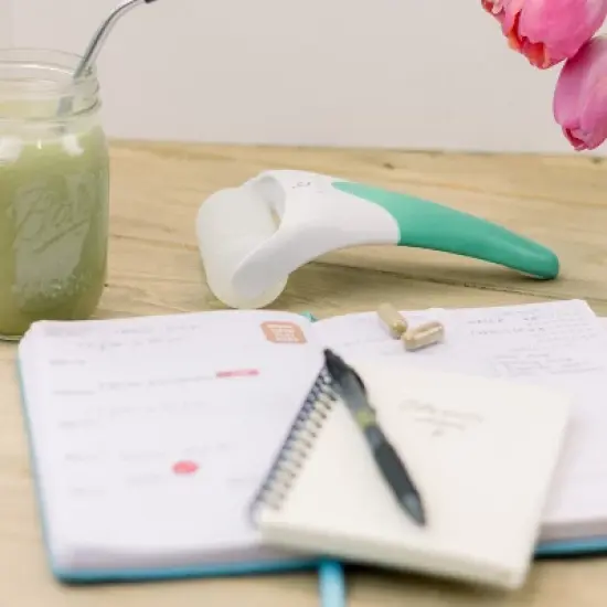 Beauty by Earth Ice Roller for Face and Puffy Eyes image {8}