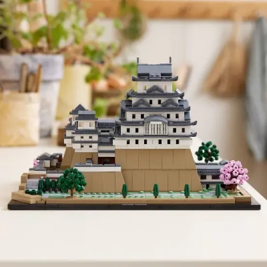 LEGO Architecture Landmarks Collection: Himeji Castle Collectible Model Kit 21060 image {5}
