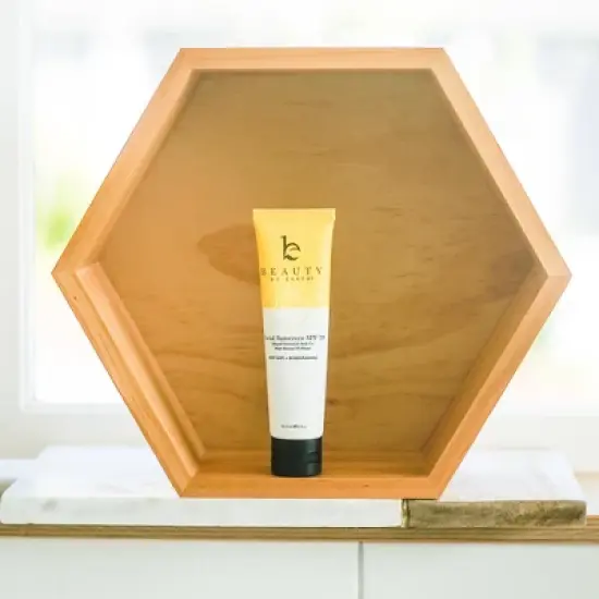 Beauty by Earth Facial Sunscreen - SPF 20 image {2}