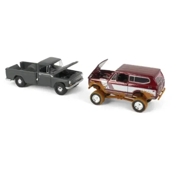 Johnny Lightning 1/64 Limited Edition International Harvester 2 Pack, 1965 Model 1200 and 1979 Scout Muddy Version JLCP7353 image {4}