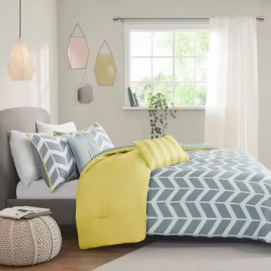 Intelligent Design Darcy Comforter Set Chevron image {1}