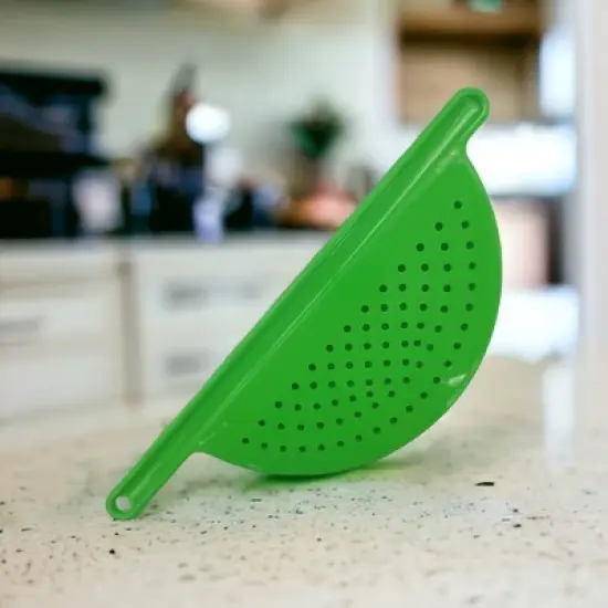 Handy Housewares Handheld Plastic Pot Drainer, Noodle & Pasta Strainer with Handle - Fits up to 9" Pots image {2}