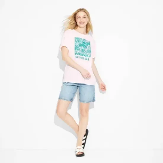 Women's Bermuda Oversized Short Sleeve Graphic T-Shirt - Pink image {2}