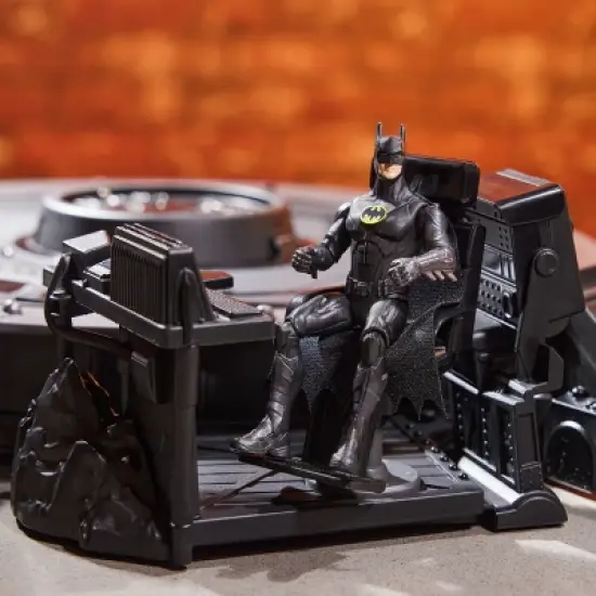 DC Comics Limited Edition 1989 Batmobile RC with Action Figure image {4}