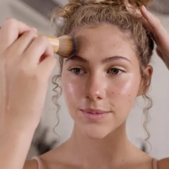 Beauty by Earth Face Self Tanner Serum image {10}