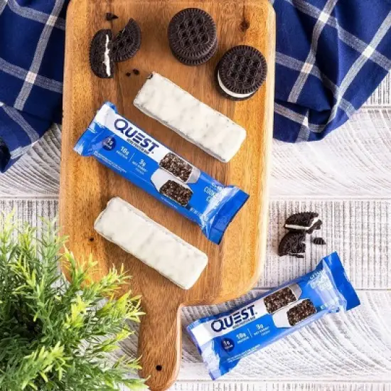 Quest Nutrition Hero Protein Bar - Crispy Cookies & Cream image {5}