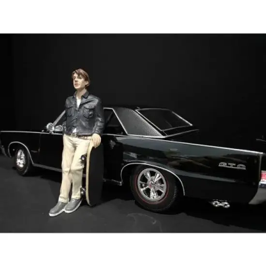 Skateboarder Figurine III for 1/24 Scale Models by American Diorama image {1}
