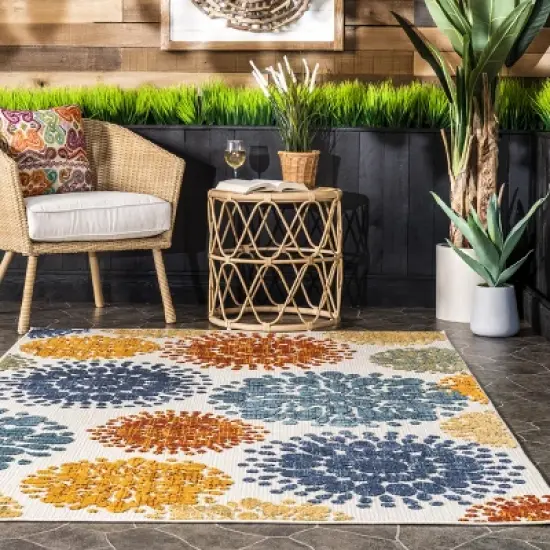 nuLOOM Iva Contemporary Flowers Indoor/Outdoor Patio Area Rug image {7}