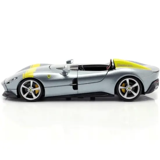 Ferrari Monza SP1 Silver Metallic with Yellow Stripes 1/24 Diecast Model Car by Bburago image {2}