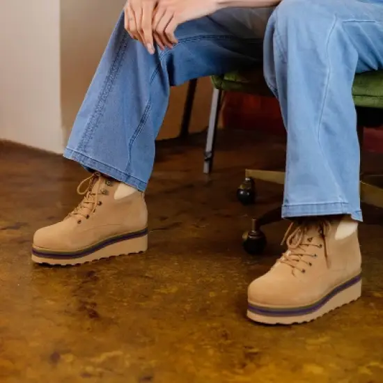 Bearpaw Women's RETRO QUINN Boots image {7}