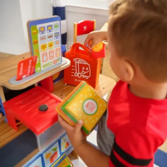 KidKraft 2-in-1 Restaurant & Delivery Wooden Play Store image {8}