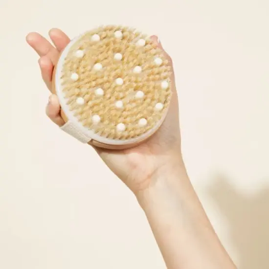 Beauty by Earth Round Dry Brush With Cellulite Massager image {9}