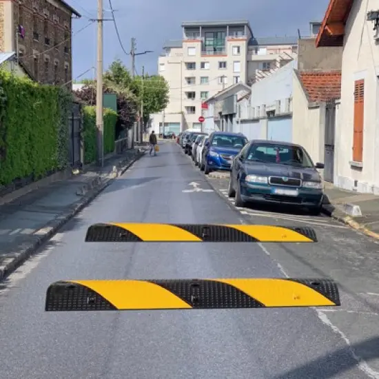 Garvee 2 Pack Rubber Speed Bumps with 25,000 Lbs Capacity, Ideal for Cable Protection On Asphalt, Concrete, and Gravel Roads image {8}