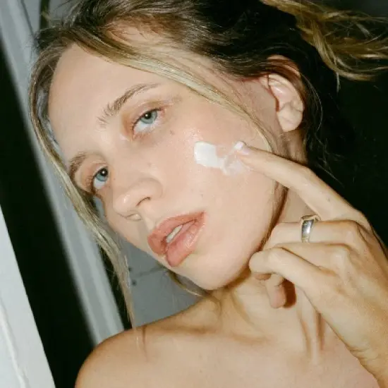 COMUNE Revitalize Overnight Mask - Antioxidants & Anti-Aging Facial Night Cream with Hyaluronic Acid and Niacinamide image {9}