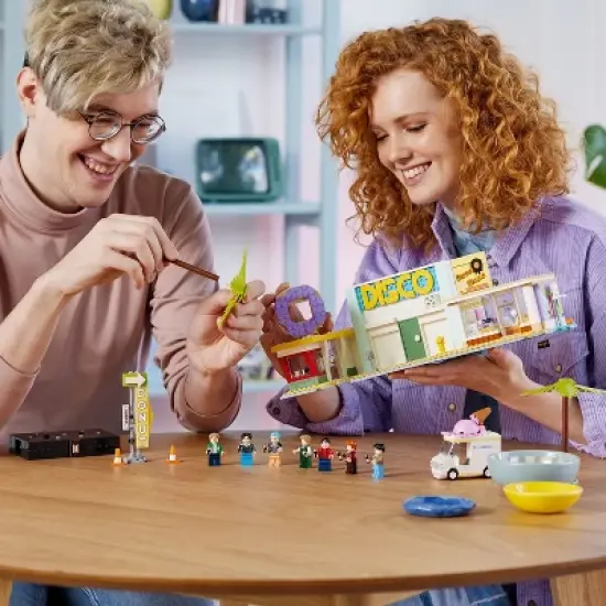 LEGO Ideas BTS Dynamite Model Kit 21339 image {5}