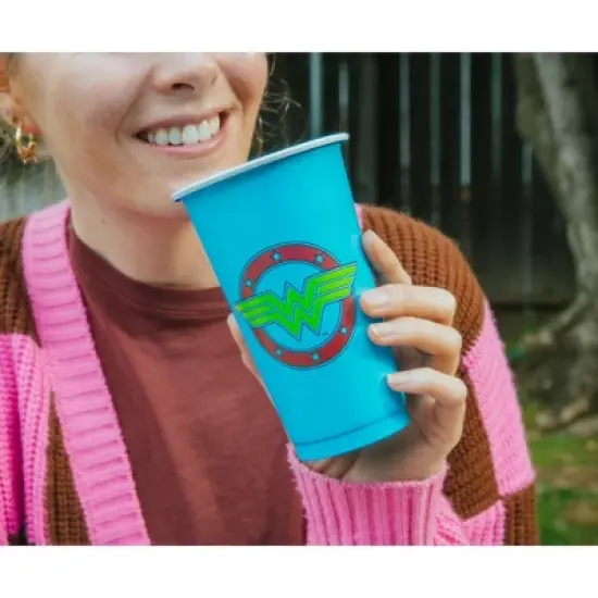 Silver Buffalo DC Comics Wonder Woman Logo 18oz Disposable Plastic Party Cups | 20 Pack image {6}