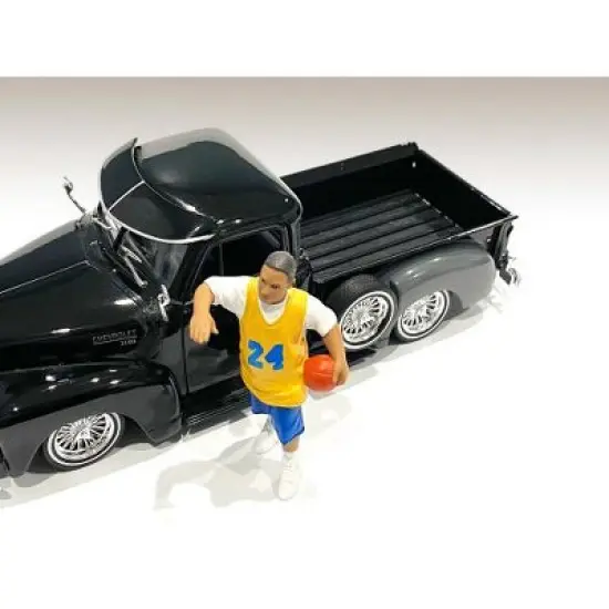 "Lowriderz" Figurine III for 1/24 Scale Models by American Diorama image {1}