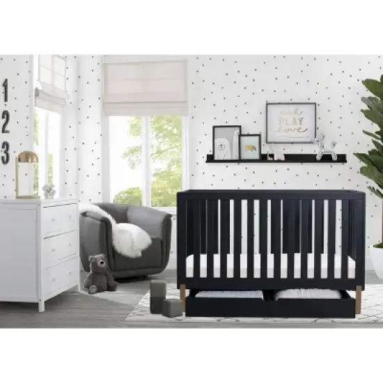 Delta Children Hendrix 4-in-1 Convertible Crib image {2}