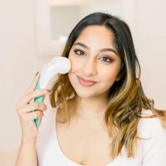 Beauty by Earth Ice Roller for Face and Puffy Eyes image {5}