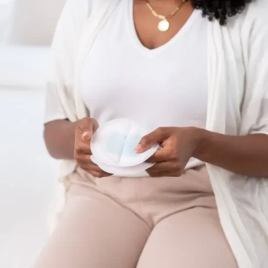 Lansinoh Stay Dry Disposable Nursing Pads image {1}