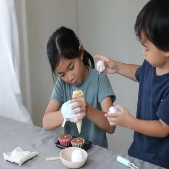 Plantoys| Cupcake Set image {8}