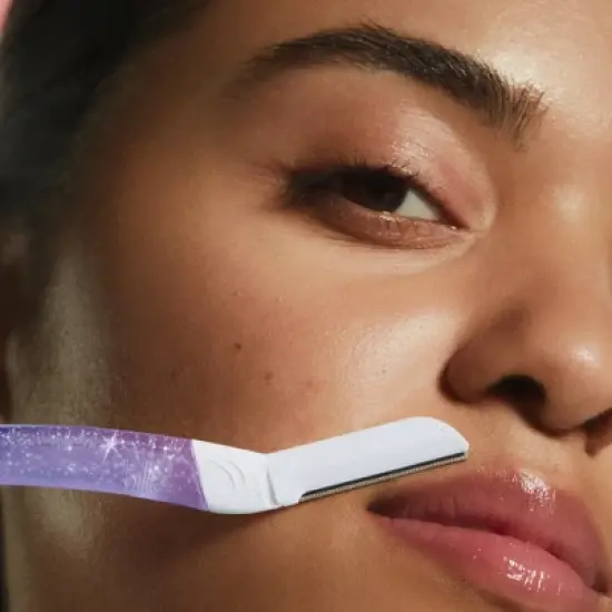 Billie Sparkle Dermaplaning Starter Kit - Reusable Handle + 3 Refill Blades image {2}