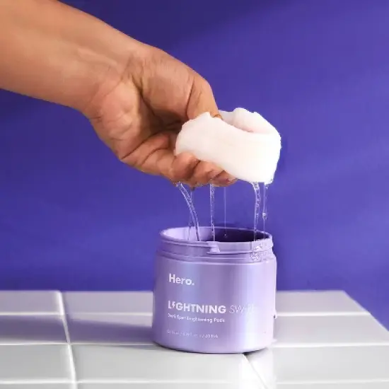 Hero Cosmetics Lightning Swipe Dark Spot Brightening Pad - 50ct image {2}