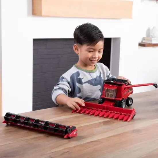 ERTL 1/32 Case IH 8240 Axial-Flow Combine with Grain & Corn Heads 47390 image {4}