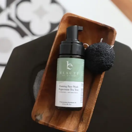 Beauty by Earth Foaming Face Wash - Peppermint Tea Tree image {2}