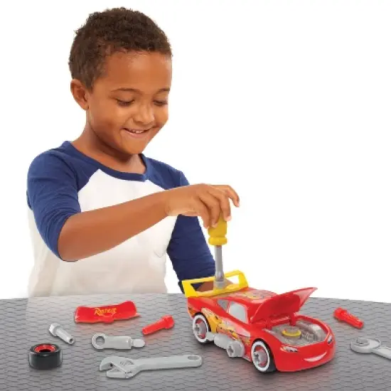 Cars Lightning McQueen Car Builder image {1}