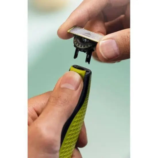 Philips Norelco OneBlade 360 Face Rechargeable Men's Electric Shaver and Trimmer - QP2724/70 image {6}