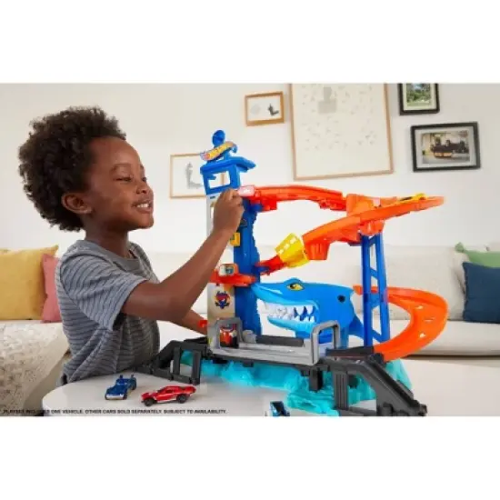 Hot Wheels Attacking Shark Escape Trackset image {1}