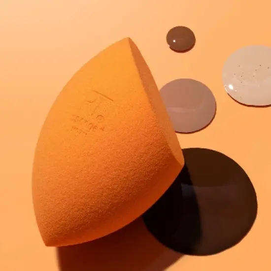 Real Techniques Miracle Complexion Makeup Sponge + Travel Case image {7}