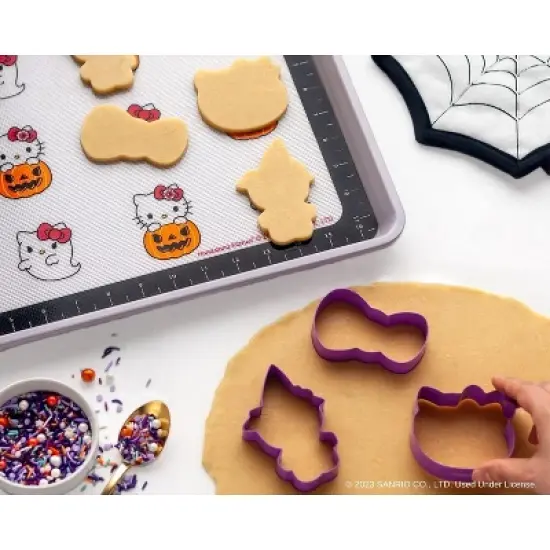 Sanrio Hello Kitty Halloween 45-Piece Cookie Baking Set image {3}