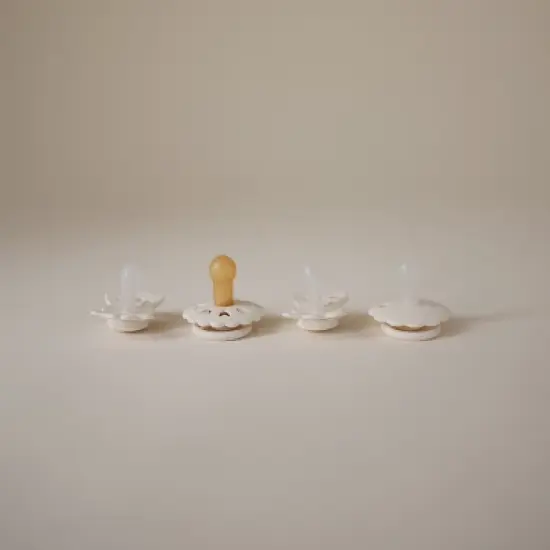 FRIGG Baby's First Pacifier Floral Heart (Cream) 4-Pack image {7}