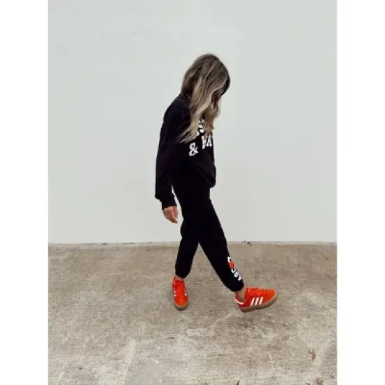 Women's Ascot + Hart Fleece Heart Graphic Pullover Sweatshirt - Black image {4}