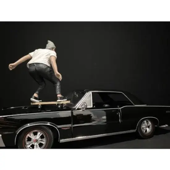 Skateboarder Figurine II for 1/18 Scale Models by American Diorama image {1}