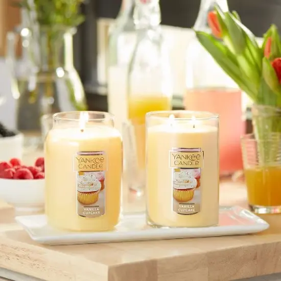 'Vanilla Cupcake' 22oz Original Large Jar - Yankee Candle image {2}