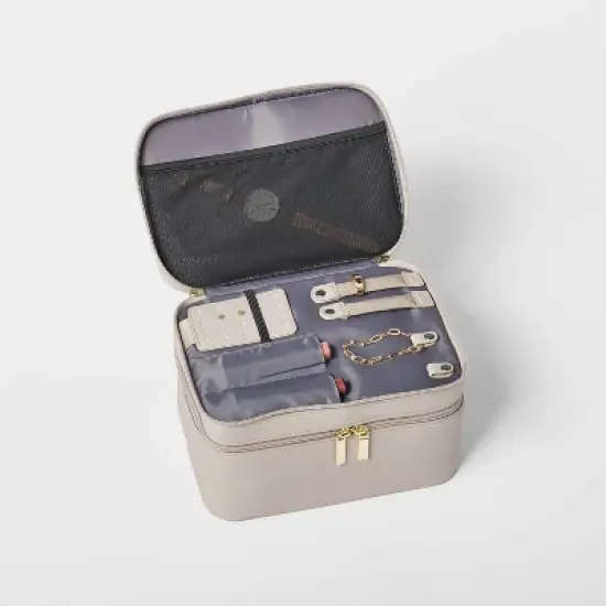Signature Toiletry Bag - Open Story&trade;️ image {1}