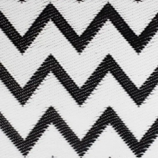 Northlight 4' x 6' Black and White Chevron Rectangular Outdoor Area Rug image {3}