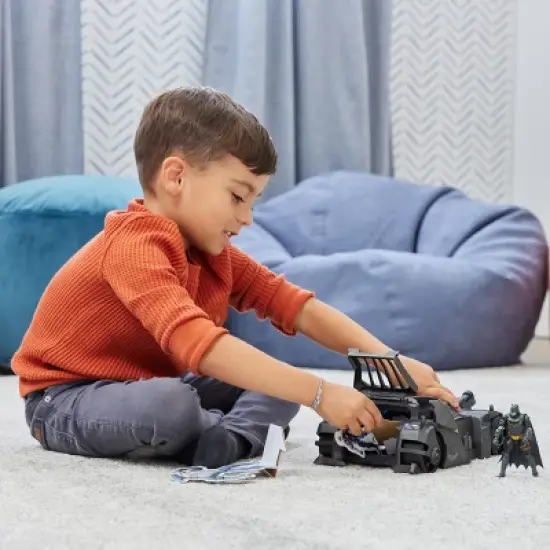 DC Comics Crusader Batmobile with Action Figure image {5}